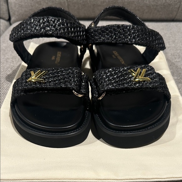 Louis Vuitton Black Crochet SUNSET Flat Comfort Sandal Size 38 NIB - Picture 1 of 6